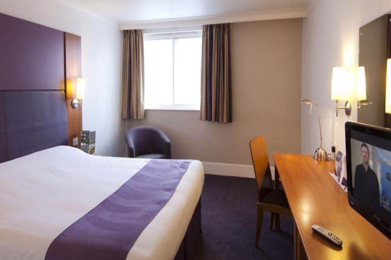 Premier Inn Manchester West Didsbury Exterior photo